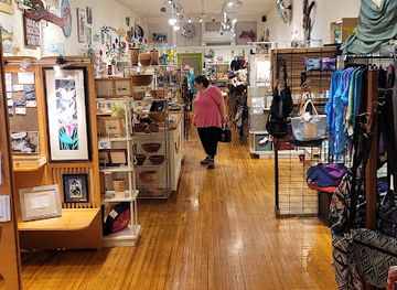 maine/bar-harbor/shop/island-artisans