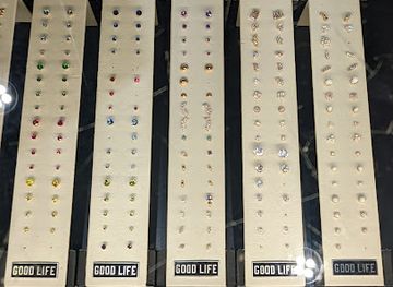 ohio/akron/highland-square/shop/grand-market-place-shopping-center