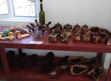 belize/mountain-pine-ridge-forest-reserve/shop/jem-s-jewelry-gifts