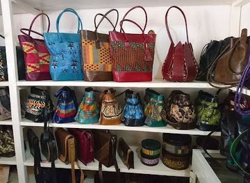 cameroon/kalamaloue-national-park/shop/soum-soum-maroquinerie