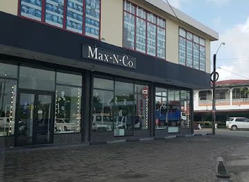 suriname/moengo/shop/max-n-co