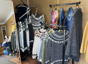 iceland/snaefellsnes-peninsula/shop/kirkjufell-knitting