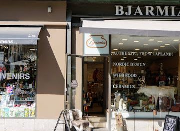 finland/helsinki/shop/reindeer-souvenirs-shop-kiosk