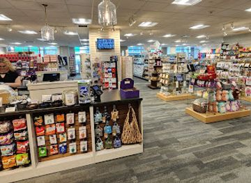 pennsylvania/pittsburgh/downtown-pittsburgh/shop/laurie-s-hallmark-shop