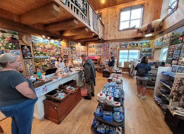 canada/cape-breton-highlands-national-park/shop/lola-s-hooked-rugs