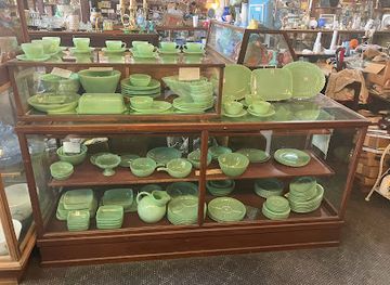 arkansas/hot-springs/shop/utopia-antiques-collectibles