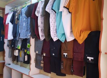 uganda/rwenzori-mountains-national-park/shop/fashion-den-boutique