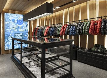 italy/courmayeur/shop/moncler