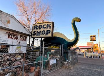 arizona/petrified-forest-national-park/shop/rainbow-rock-shop