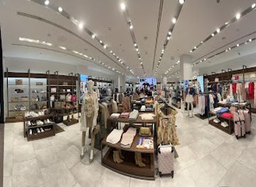 poland/gdansk/shop/guess