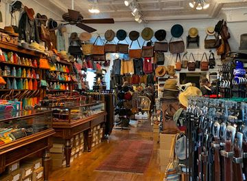 maine/camden/shop/the-leather-bench