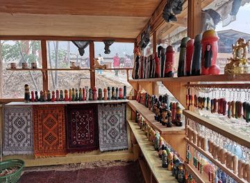 bhutan/punakha/shop/souvenir-shop