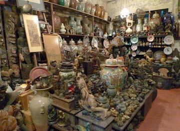 malaysia/kuching/shop/asian-borneo-arts-antiques-vintage-crafts-gallery-culture-in-kuching-sarawak-borneoartifact-com
