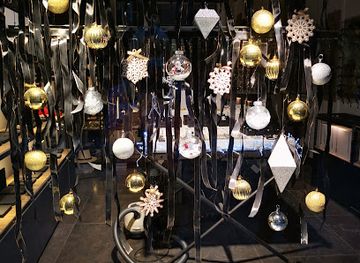 greece/thessaloniki/navarinou-square/shop/me-unique