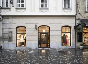 slovenia/ljubljana/shop/tree-s