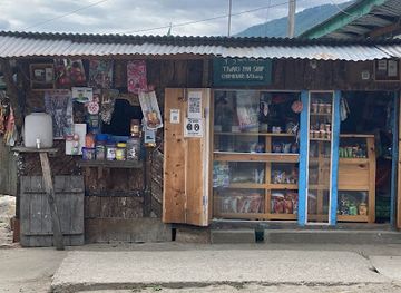 bhutan/bumthang/shop/dee-tshok-tshongkhang