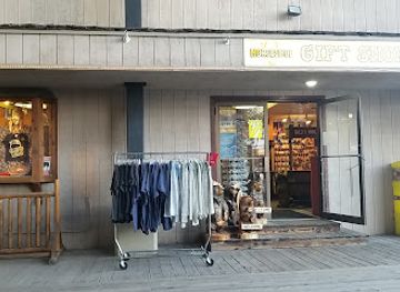 montana/yellowstone-national-park/shop/horseshoe-gift-shop