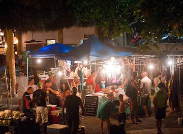 costa-rica/playa-flamingo/shop/monday-moonlight-market