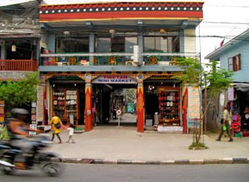 nepal/poon-hill/shop/tibetan-mini-market