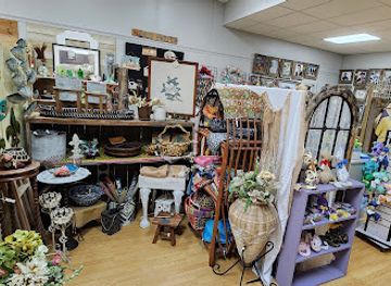 louisiana/holly-beach/shop/flock-of-five-gift-and-art-emporium-llc
