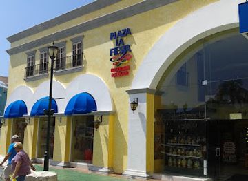 mexico/cancun/downtown-cancun/shop/plaza-la-fiesta