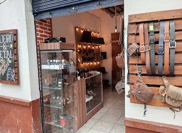 ecuador/ibarra/shop/cuero-metal