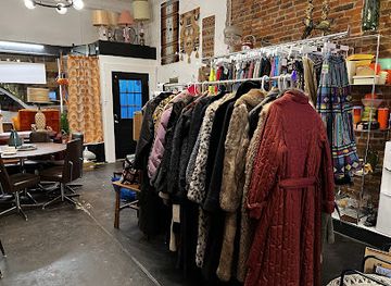 kansas/kansas-city/westport/shop/pop-vintage-furniture-and-accessories