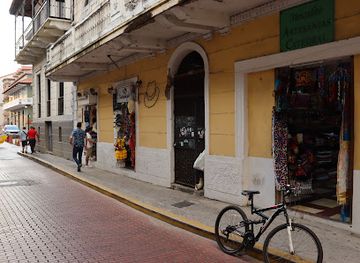panama/panama-city/casco-viejo/shop/mercadito-artesanias-catedral