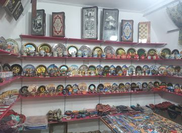 azerbaijan/baku/flame-towers/shop/suviner-shop