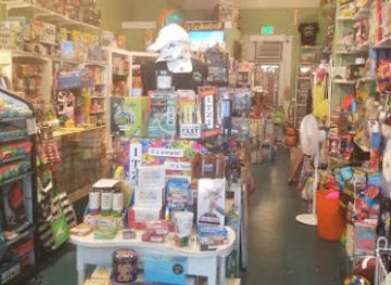 massachusetts/dukes-county/shop/the-lazy-frog