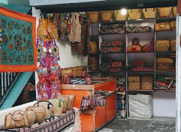 india/manali/shop/oneness-handicrafts-manali