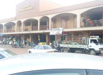 uganda/lake-bunyonyi/shop/annet-muheirwe-boutique