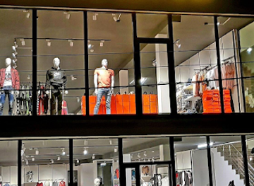 kosovo/mitrovica/shop/central-shopping-center