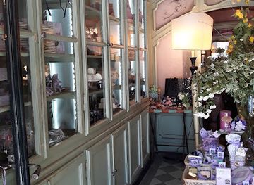 italy/parma/shop/violetta-di-parma-borsari-negozio-storico