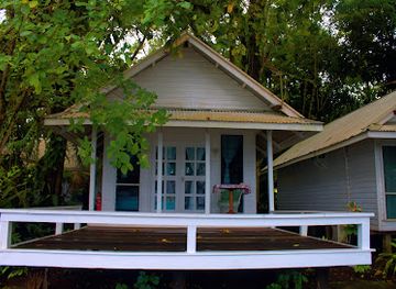 papua-new-guinea/milne-bay-province/shop/driftwood-resort