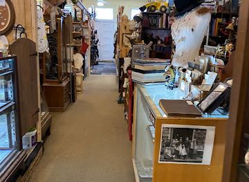 vermont/bennington-battle-monument/shop/main-street-antiques