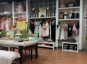 massachusetts/bristol-county/shop/aura-boutique