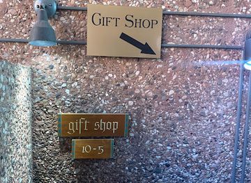 arizona/coconino-national-forest/shop/gift-shop-in-chapel-of-holy-cross