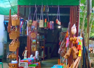 myanmar-burma/kyaiktiyo-pagoda/shop/kabar-thit-statue-shop