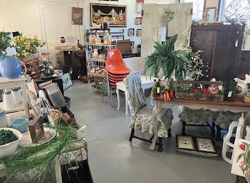 michigan/warren-dunes-state-park/shop/vintage-goods-mi