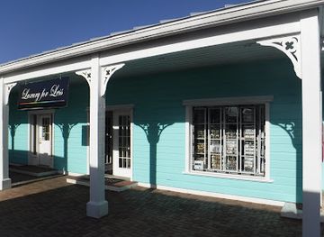 the-bahamas/lucaya/shop/b-iconic-luxury-for-less