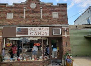 wisconsin/menominee-reservation/shop/old-glory-candy