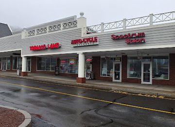 connecticut/new-haven/shop/amity-shopping-center