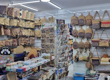 portugal/lisbon/shop/souvenirs-shop