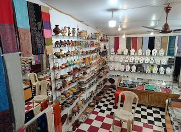 india/kovalam/shop/unique-shawl-emporium