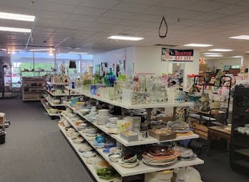 new-hampshire/lakes-region/shop/used-2b-new-boutique-resale-shop