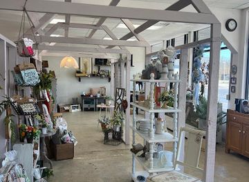 wisconsin/green-bay/shop/this-and-that-vintage-and-local-artisan-market