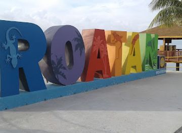 honduras/roatan/shop/main-street-mall