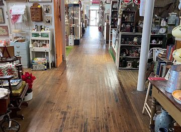 michigan/warren-dunes-state-park/shop/four-flags-antiques