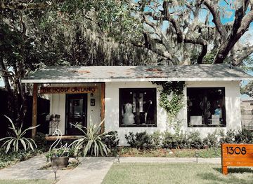 florida/orlando-theme-parks/shop/the-house-on-lang